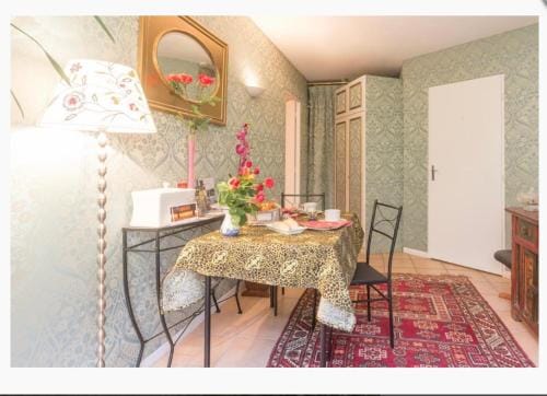 LES CHAMBRES DE ROUGEMONT Hotel in Bourgogne-Franche-Comté