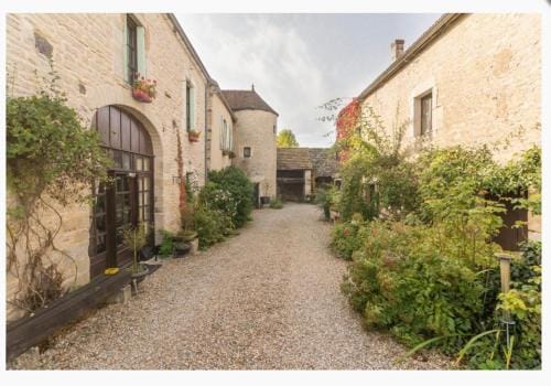 LES CHAMBRES DE ROUGEMONT Hotel in Bourgogne-Franche-Comté