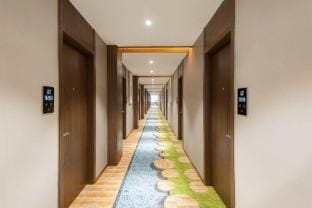 Jiaxi Holiday Inn Breakfast Hotel in Hangzhou