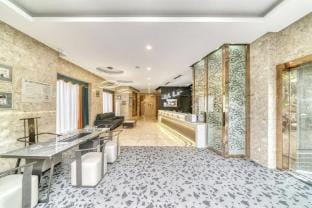 Zunteng Art Movie Hotel (Hangzhou Longhu Zijing Tianjie Sandun Subway Station) Hotel in Hangzhou