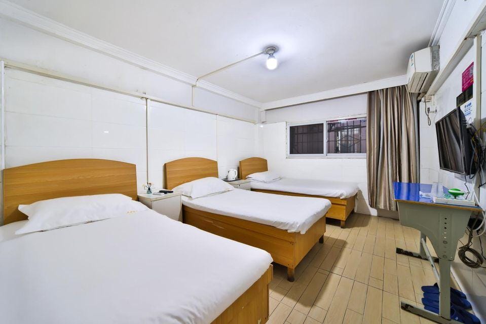 Huadu Hostel Hotel in Wuhan