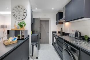 Newly Converted 2BDR 1BA APT in Hounslow Hotel in Isleworth