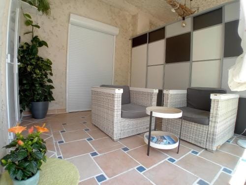 Charmante chambre au rdc- parking gratuit exterieur Hotel in La Ciotat