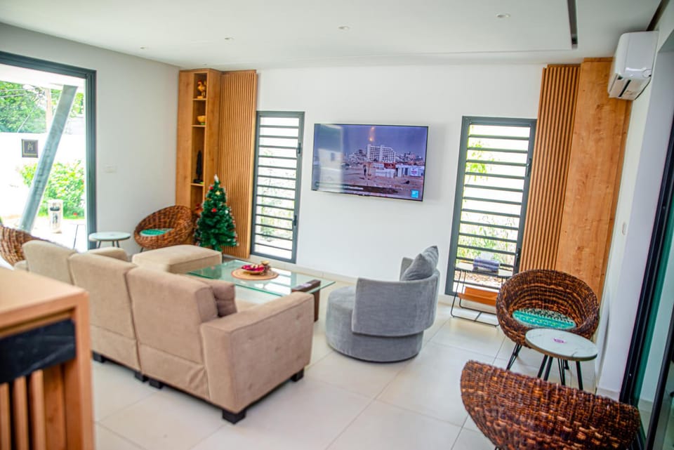 Shared lounge/TV area