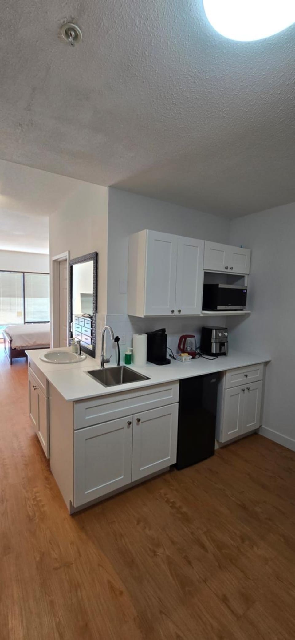 New Royal Inn Hotel in New Westminster