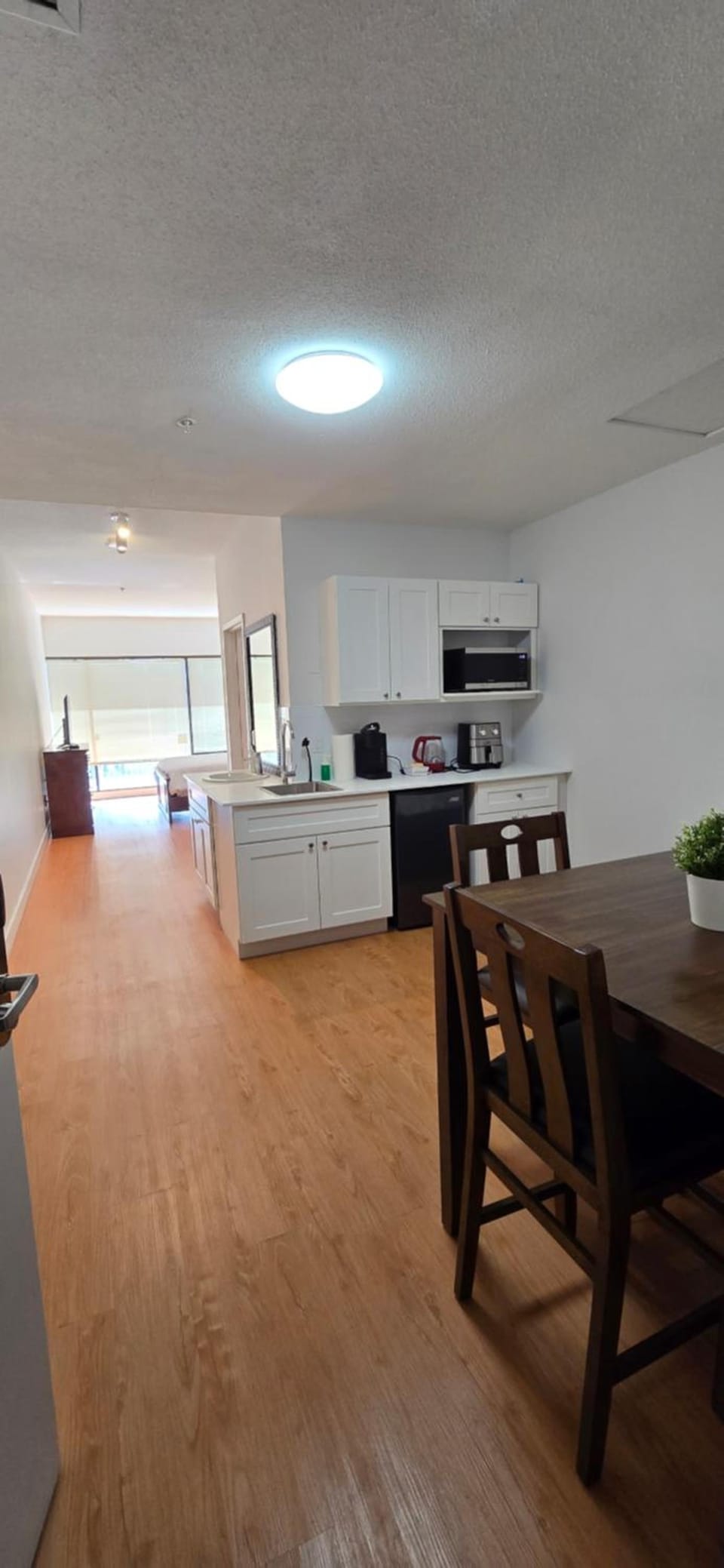 New Royal Inn Hotel in New Westminster