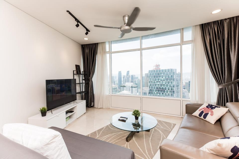 Shared lounge/TV area