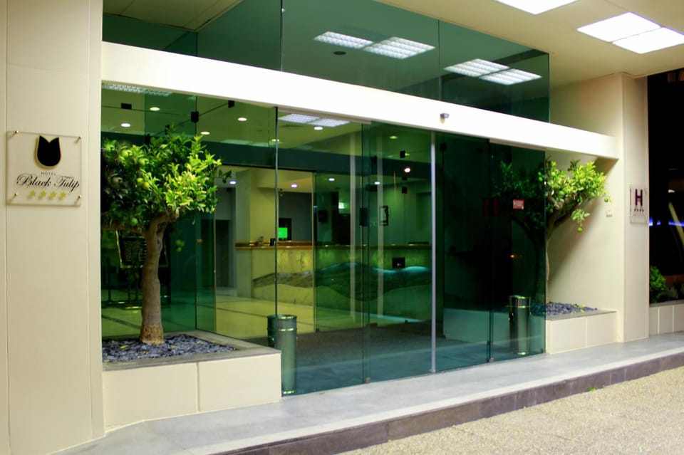 Hotel Black Tulip - Porto Gaia Hotel in Vila Nova de Gaia