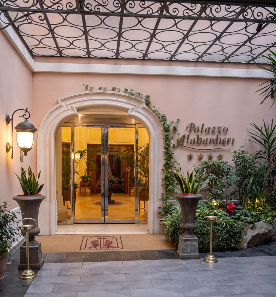 Palazzo Alabardieri Hotel in Naples