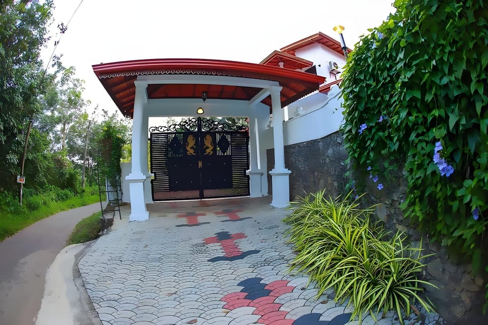 Peacock Hill Villa Resort in Western Province