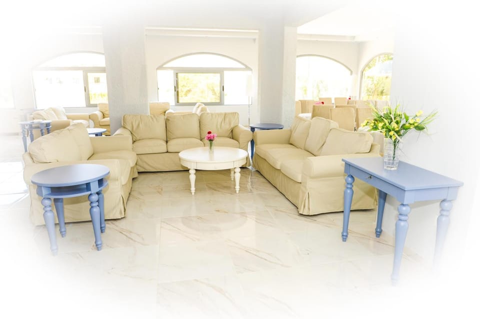 Shared lounge/TV area