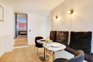 Serene apartment for 6p near the Marais Hotel in Paris