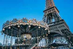 Cosy Bedroom - Tour Eiffel / Champs de Mars  Hotel in Paris