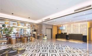 Qingmu Platinum Hotel (Danyang High-speed Rail Station Wuyue Plaza) Hotel in Jiangsu
