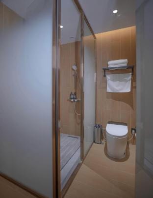 Yiju Light Luxury Hotel (Changshu Dayi Xintiandi Plaza) Hotel in Suzhou