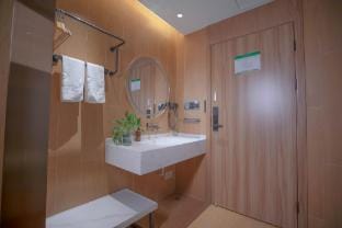Yiju Light Luxury Hotel (Changshu Dayi Xintiandi Plaza) Hotel in Suzhou