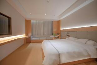 Yiju Light Luxury Hotel (Changshu Dayi Xintiandi Plaza) Hotel in Suzhou