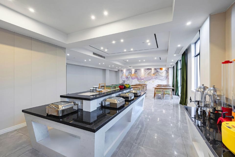 Home Inn (Haining Pidu Road Branch) Hotel in Hangzhou