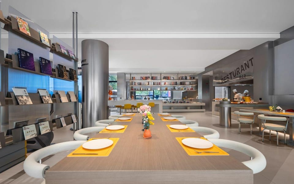 Four Seasons Resort Hotel (Jinhua High-speed Railway Station Yintai City Branch) Hotel in Zhejiang