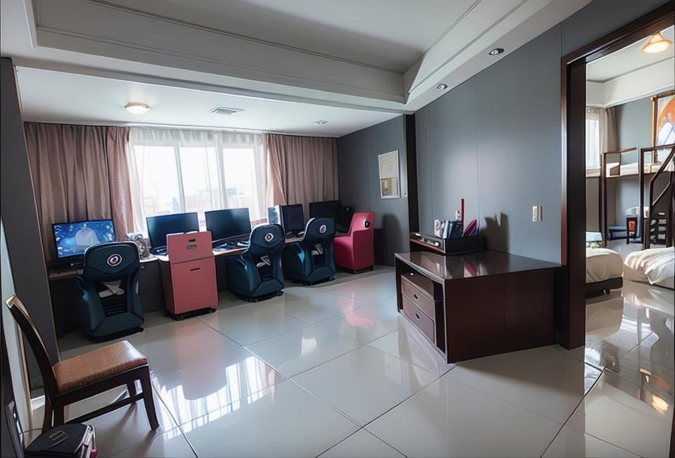 Four Seasons Yucheng Hotel (Haining Railway Station Branch) Hotel in Hangzhou