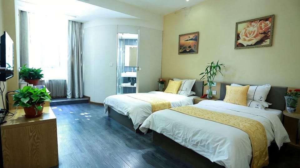 1+ Qin Hotel Hotel in China