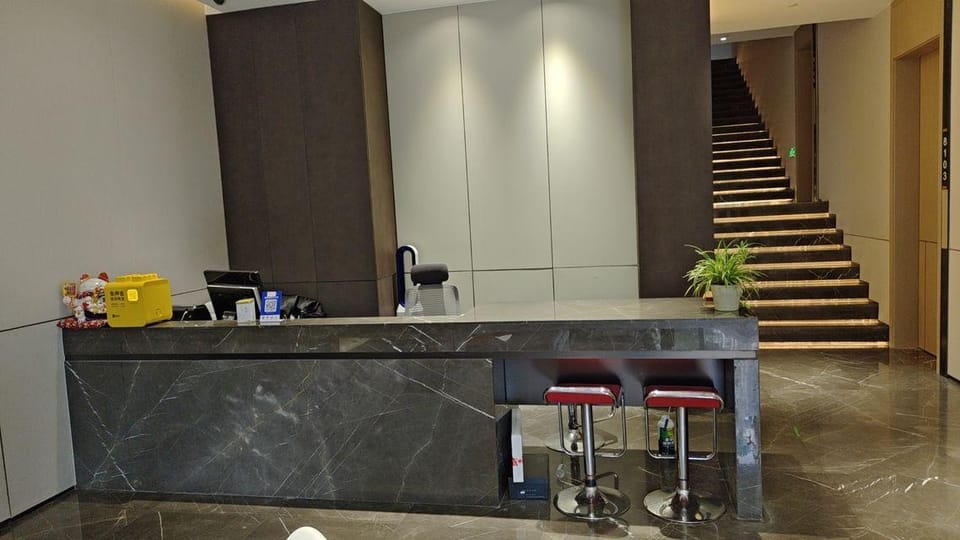 HongJun · JingXin Business Apartment Hotel (Shanghai Railway Station Baoshan Road Subway Station) Hotel in Shanghai