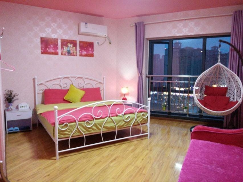 Fengyuan 198 Theme Apartment Hotel in Chengdu