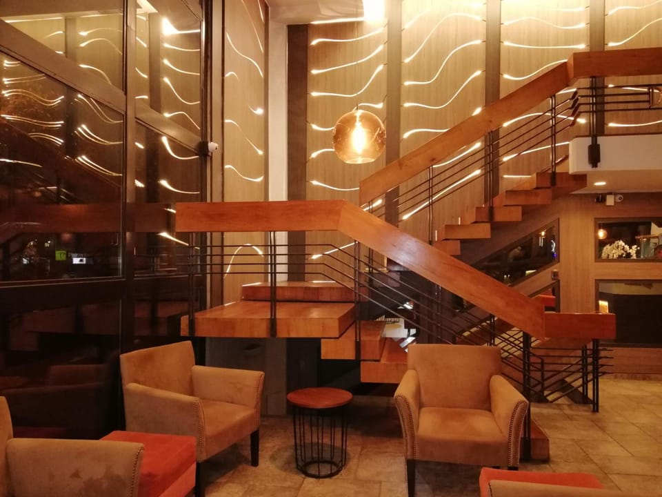 Shared lounge/TV area