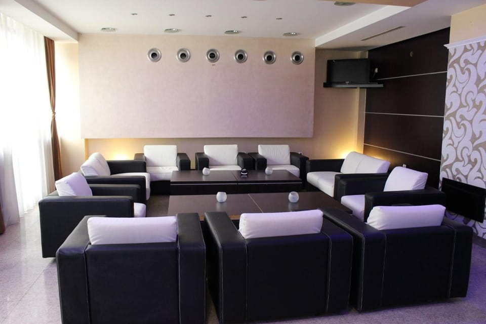 Shared lounge/TV area