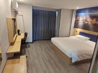 Zhangjiagang Jintian Business Hotel (Tangqiao High Speed Railway Station Shop) Hotel in Suzhou