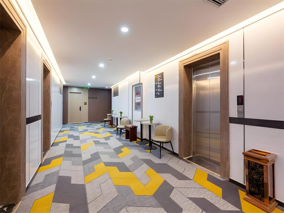 IU Hotel Shijiazhuang Railway University Subway Station Hotel in China