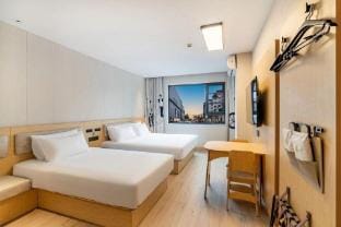 Anxin Hotel (Qiandaohu Chengzhong Wharf Yintai City) Hotel in Hangzhou