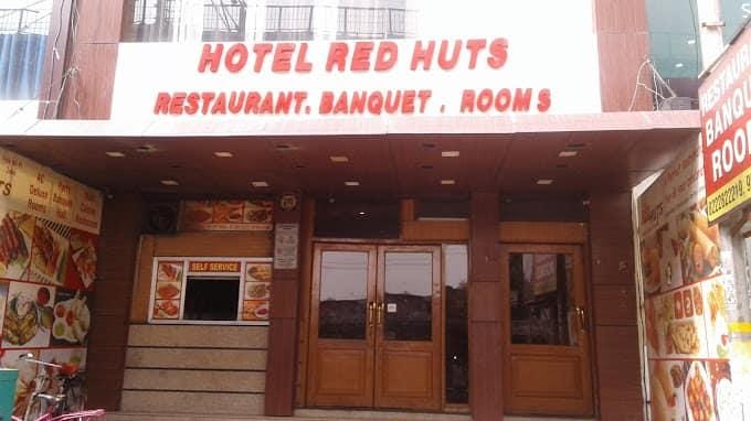OYO 35795 Red Huts Hotel in Delhi