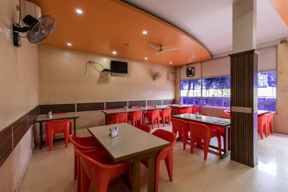 Capital O Hotel Vyanjan Hotel in India