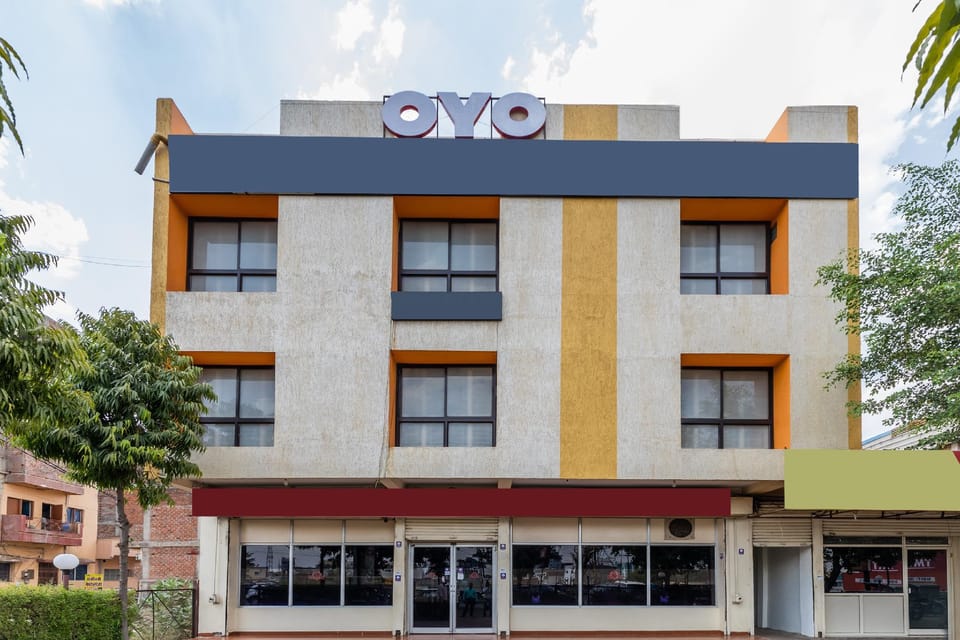 Capital O Hotel Vyanjan Hotel in India
