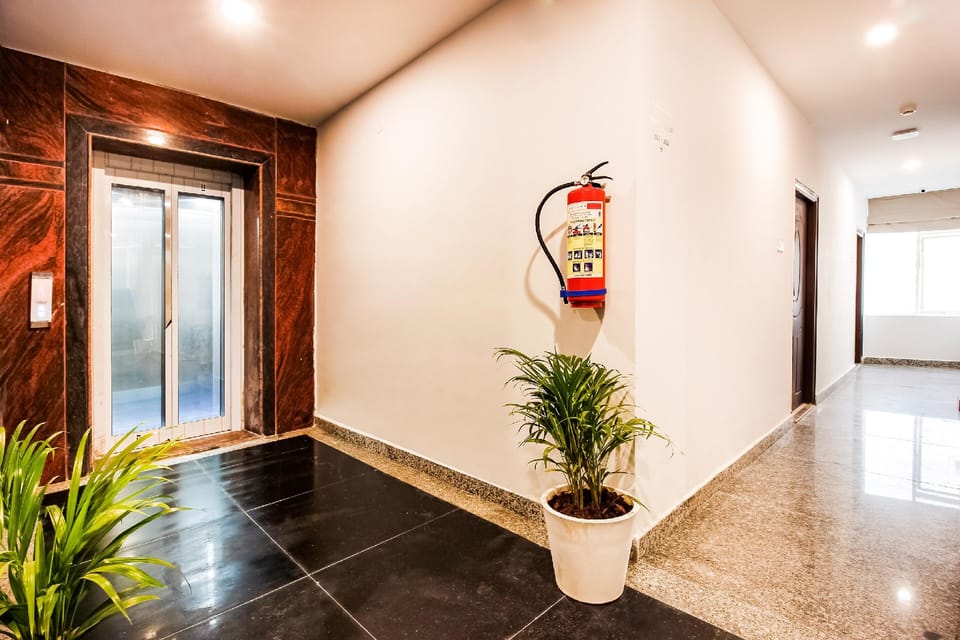 Super Hotel O GACHIBOWLI BESIDE DLF Hotel in Hyderabad