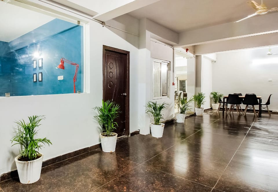 Super Hotel O GACHIBOWLI BESIDE DLF Hotel in Hyderabad