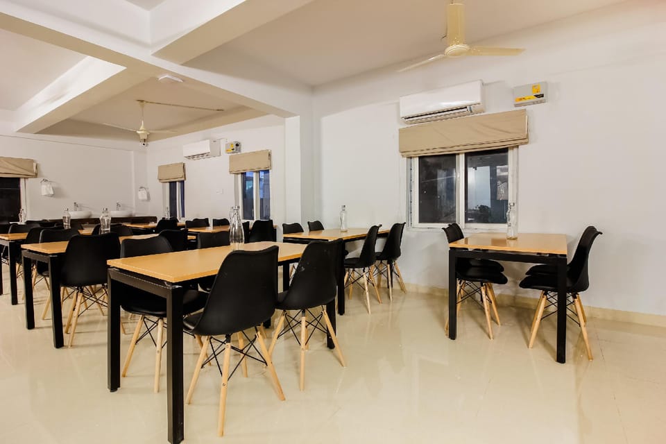 Super Hotel O GACHIBOWLI BESIDE DLF Hotel in Hyderabad