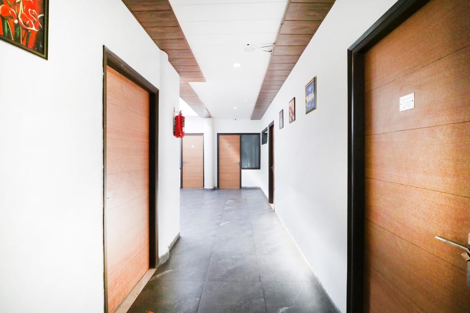 Capital O 9822 Hotel Seven Hotel in Chandigarh