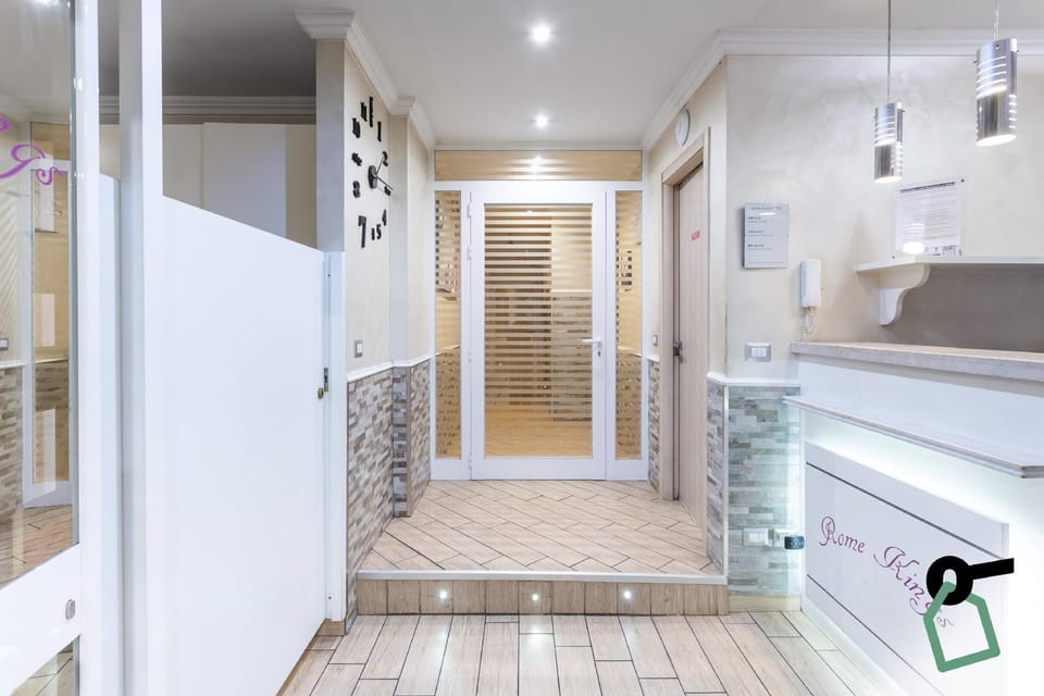 HOTIDAY Room Collection - Roma Barberini Hotel in Rome