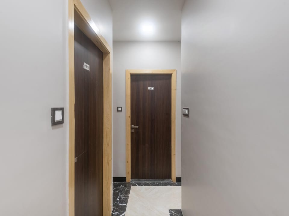 Hotel Blue Executive Near Chhatrapati Shivaji International Airport Hotel in Mumbai