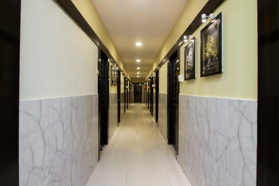 OYO 30270 Swaraj Lodge Inn Hotel in Maharashtra