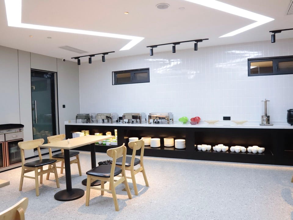 IU Hotel Cangzhou Yunhe District Shanghai Plaza Hotel in China