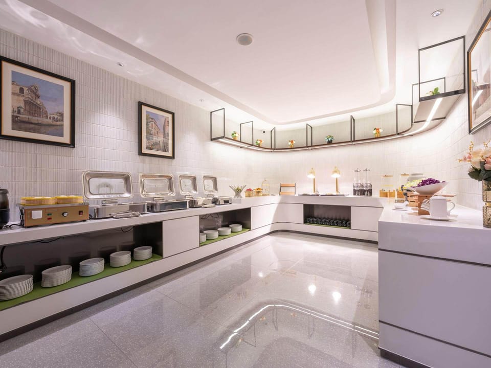 James Joyce Coffetel Tianjin Binhai Tanggu Railway Station Polar Ocean Park Hotel in Tianjin