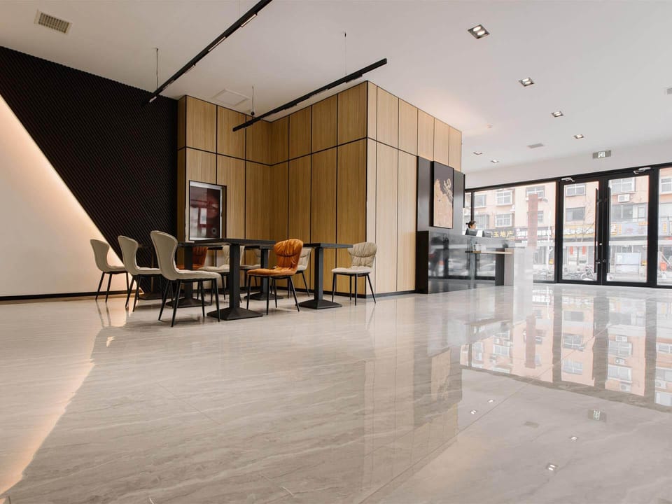 IU Hotel Handan High Speed Railway Station Tianhong Plaza Store Hotel in China