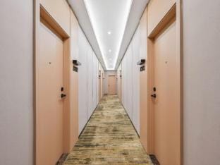 Homeinn·Rui Bai Yun Hotel (Nanjing Lukou Airport Tongshan Subway Station Branch) Hotel in Nanjing