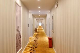 Super 8 Hotel (Binhai Wuyue Plaza Branch) Hotel in Jiangsu