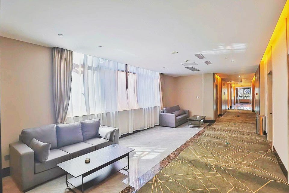 Tianxi Luxury Hotel (Zhuji Baolong Plaza Branch) Hotel in Hangzhou