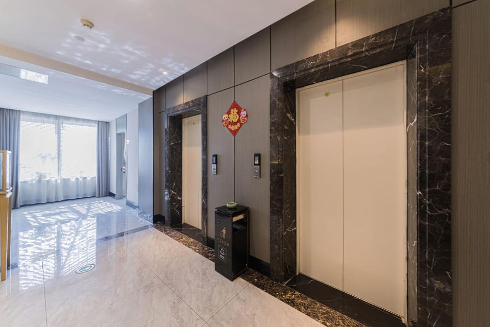 Tianxi Luxury Hotel (Zhuji Baolong Plaza Branch) Hotel in Hangzhou