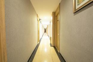 Hangzhou Ancient Town Business Hotel (Nanhu East Subway Station Branch) Hotel in Hangzhou